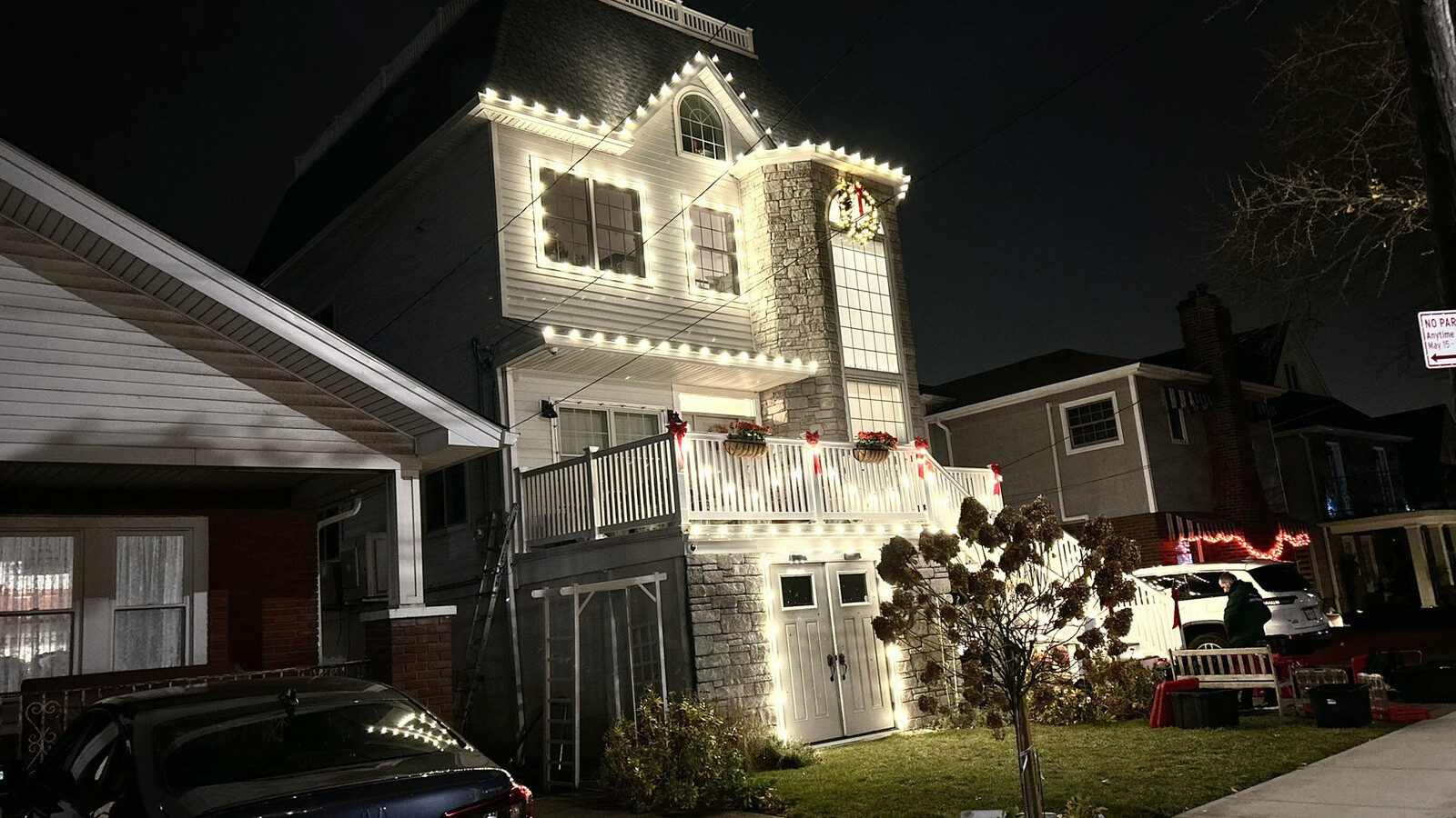 Christmas light installation in Radnor